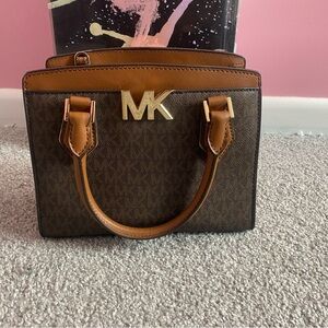 Michael kors crossbody bag
